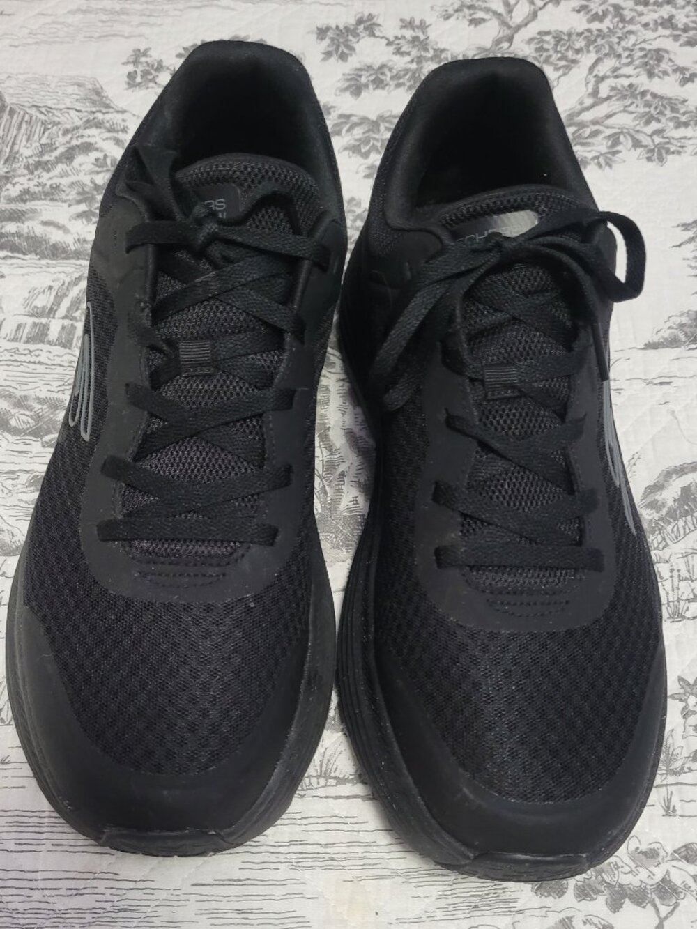 Skechers Men's Max Cushioning Endeavour Sneaker Size 12 EUC